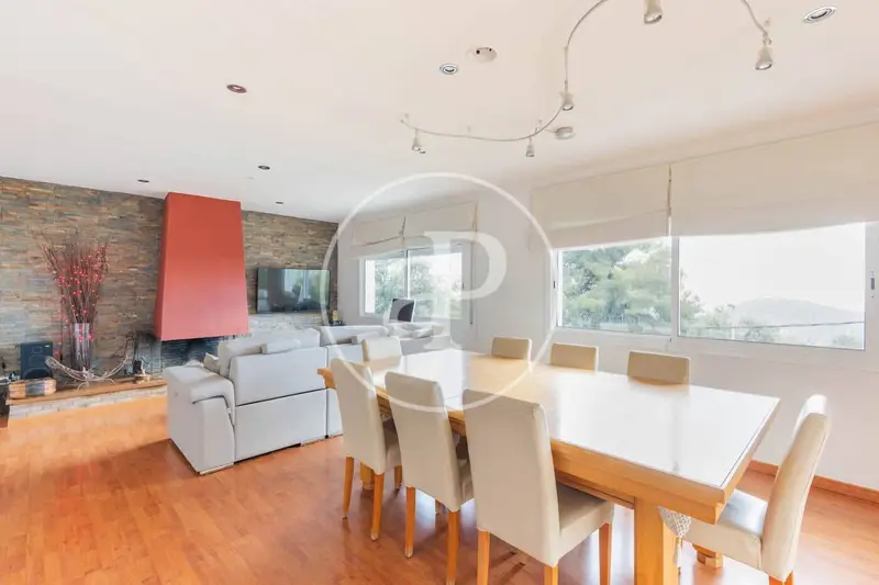 Chalet en Venta Matadepera Barcelona con Jardin Piscina y Pista de Fronton