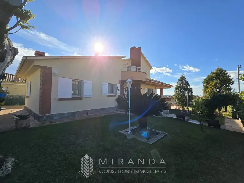 Venta Casa con Terraza y Piscina en Canoves