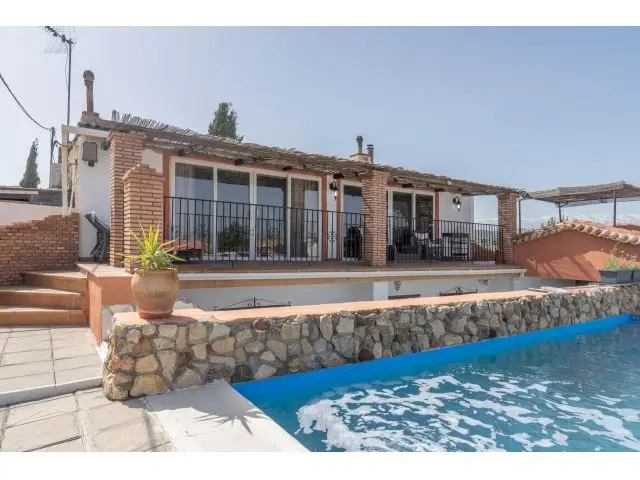 Casa en Guadix con Piscina y Apartamento Independiente