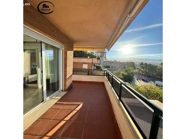Piso en Venta en Granada con Vistas y Garaje
