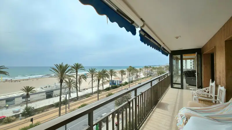 Piso en Alicante con Vistas al Mar y Piscina Comunitaria