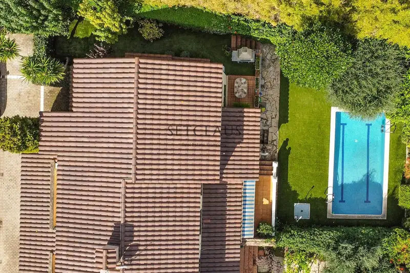 Chalet en Alella con Piscina y Vistas Panorámicas