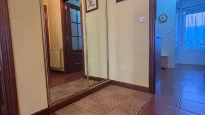 Bajo en venta con jardín en Brazomar