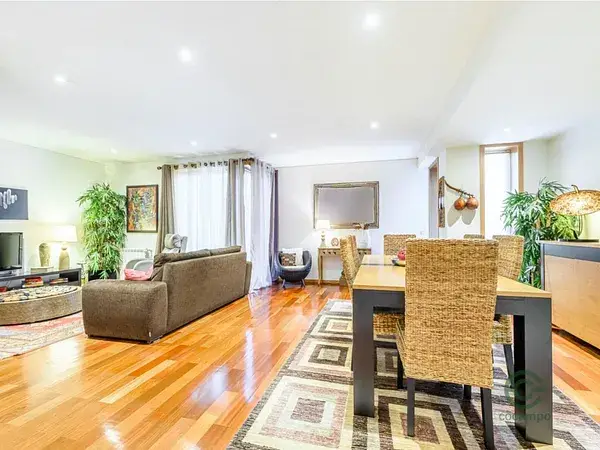 Casa 4 Dormitorios Gaveto Braga Jardin 5 Banos Garaje