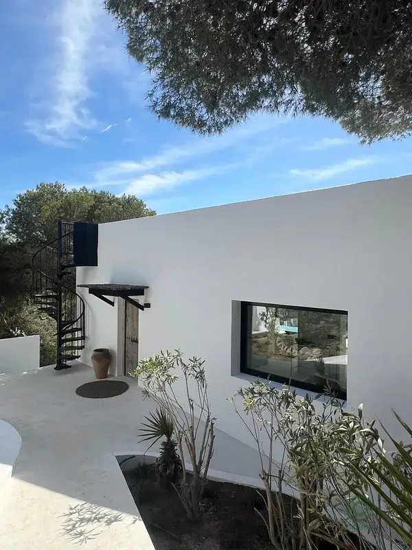 Villa Ibiza Granadella: Lujosa Residencia con Vistas al Mar