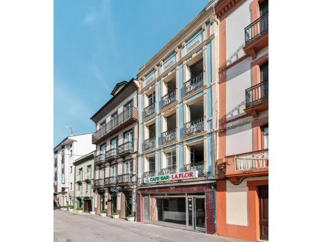 Edificio Señorial En Plaza Del Ayuntamiento