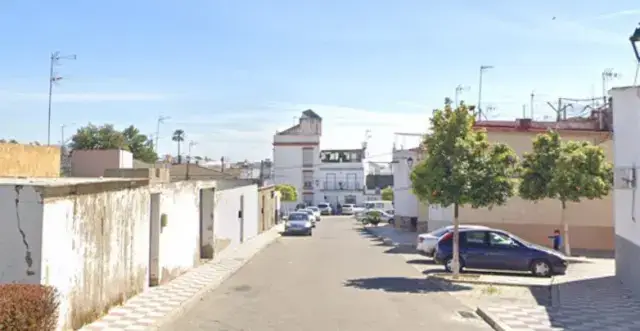 Casa Adosada en Alcalá del Río para Inversores