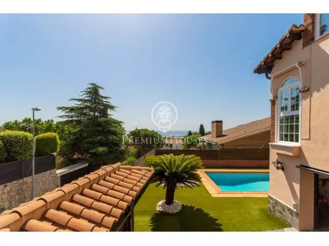 Casa en Vilassar de Dalt con Piscina y Garaje para 4 Coches