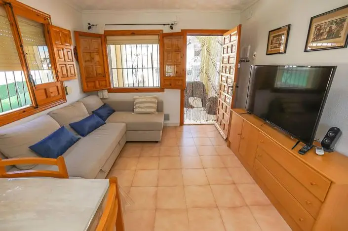 Villa 2 Dormitorios Venta Cerca Zona Comercial