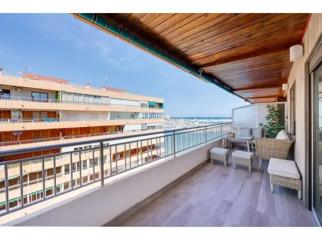 Increíble Apartamento Reformado Primera Línea Torrevieja Vistas al Mar