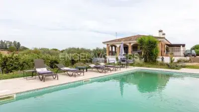 Finca de Lujo en Cartaya Minimalista con Viñedos
