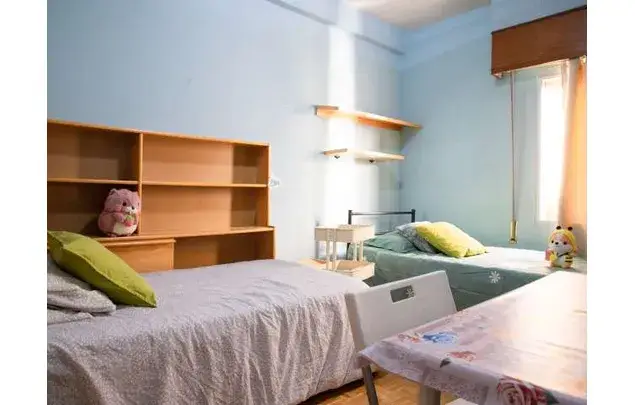 Alquiler Habitaciones Madrid - Piso Amueblado con Balcón
