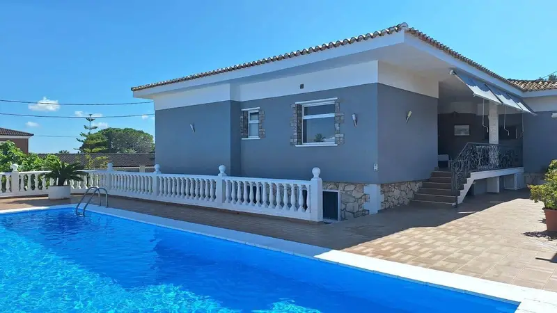 Chalet en Venta Alzira con Piscina y Jardin