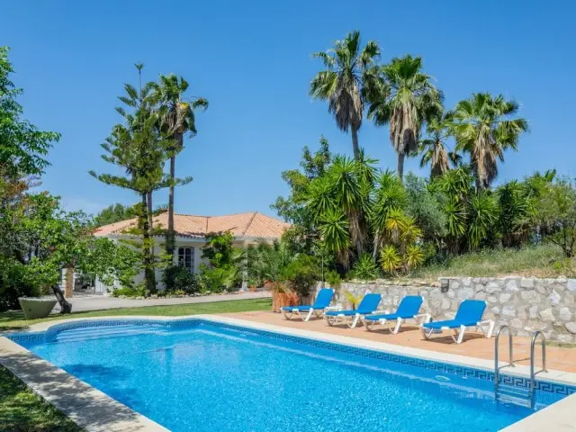 Casa Rural con Piscina Privada en Málaga para 8 Personas