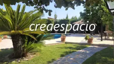 Chalet de Lujo en Venta Godella 7 Dormitorios Piscina y Jardín