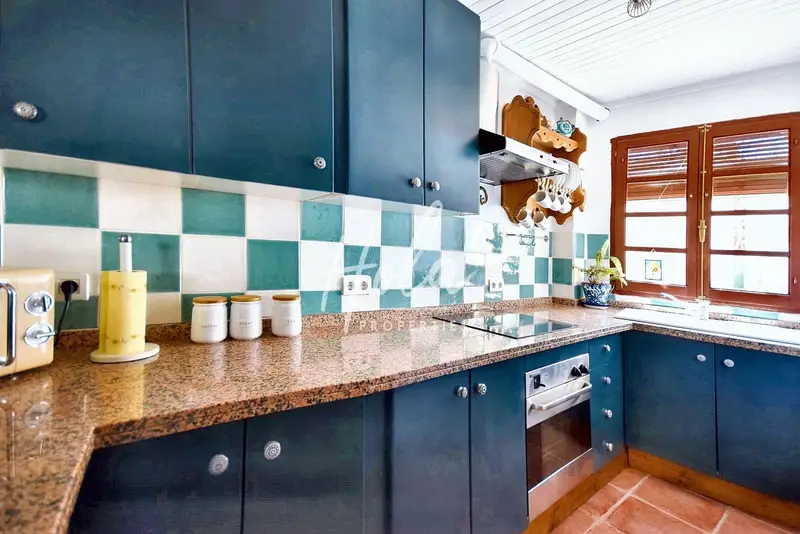 Casa en venta en Orgiva Granada: Encanto Tradicional y Comodidad Moderna