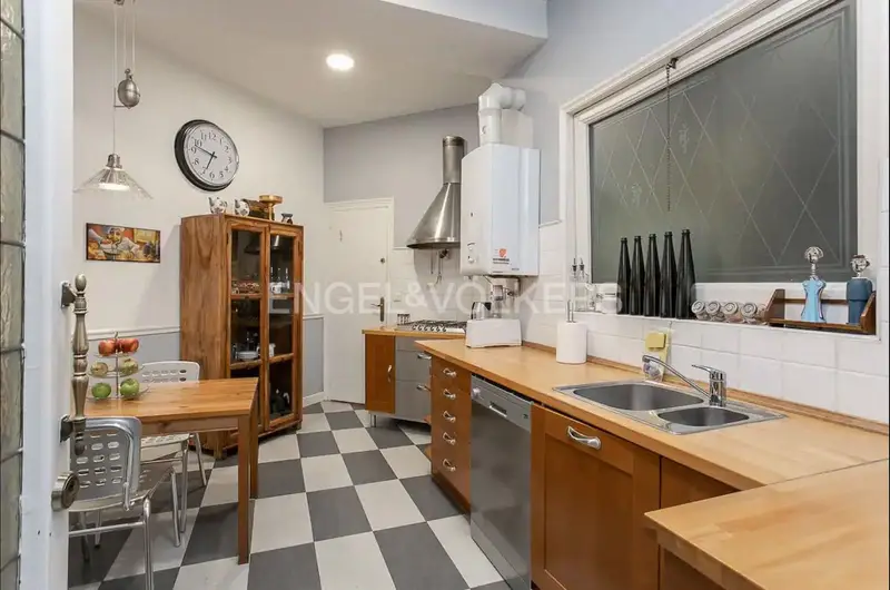 Apartamento en venta en Eixample Barcelona para 12 personas