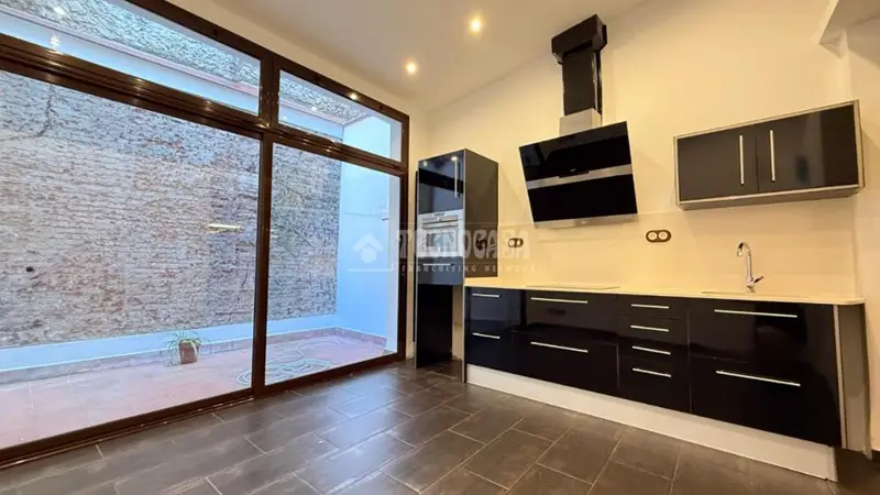 Local en venta Poble Sec Barcelona 71m2
