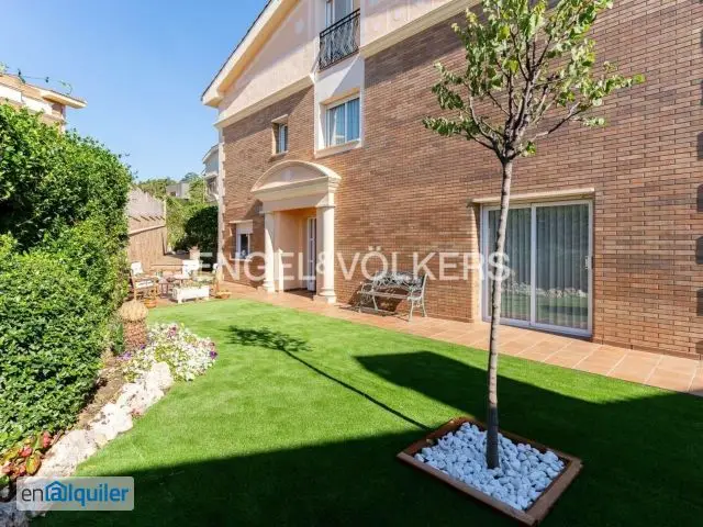 Casa en Alquiler con Terraza y Vistas al Mar en Sant Vicenç de Montalt
