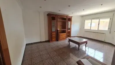 Adosado en Venta en Ribafurada 3 Dormitorios Garaje Patio