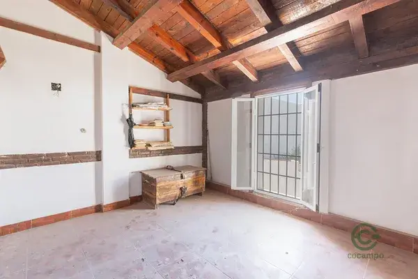 Casa en Romilla con Patio Ideal para Reformar