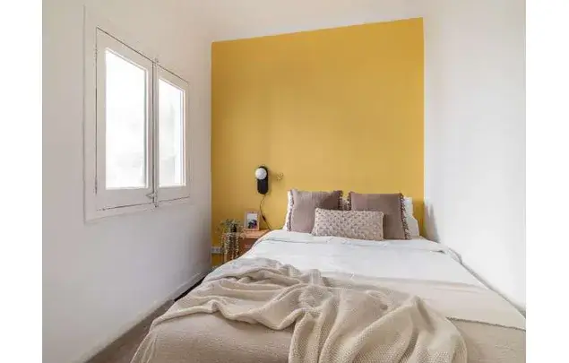 Habitacion amueblada en piso de 6 habitaciones en Barcelona