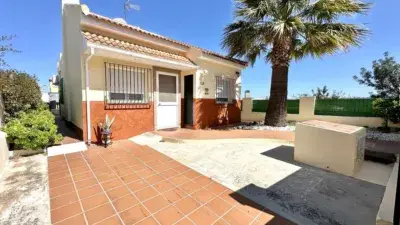 Chalet en Venta Fuente de Piedra: Tranquilidad y Confort