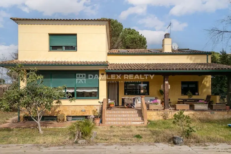 Chalet en Venta en Vidreres Girona Casa Familiar 4 Dormitorios Piscina