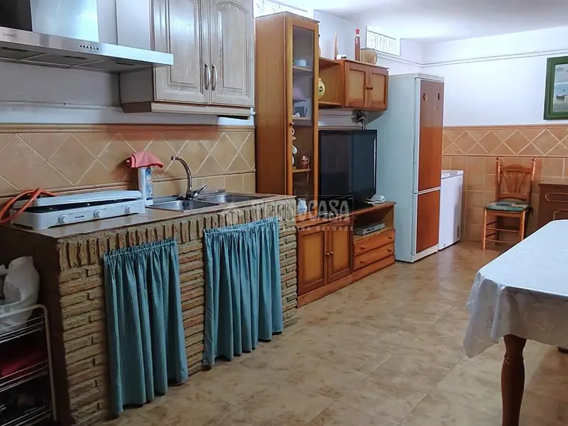 Casa en Venta en Jodar con Garaje y Jardin