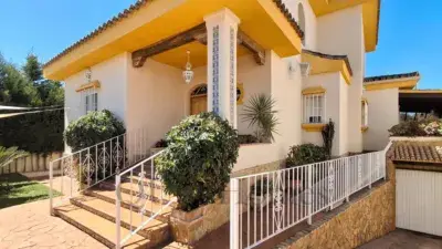 Chalet Lujo Venta Noreste 4 Dormitorios Piscina