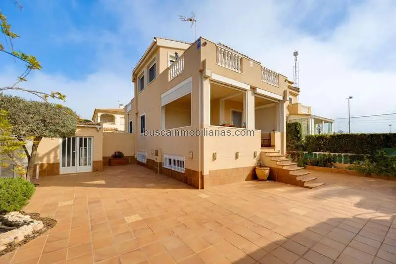 Chalet en venta Torrevieja 4 dormitorios Jardin Barbacoa