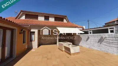 Casa unifamiliar en venta en Ribeira primera linea de playa