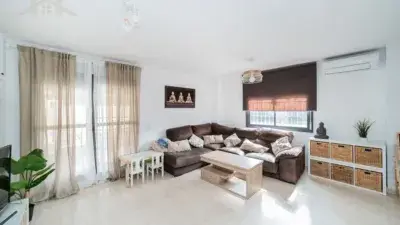 Casa pareada en venta en Calle de los Robles, cerca de Calle Encinas