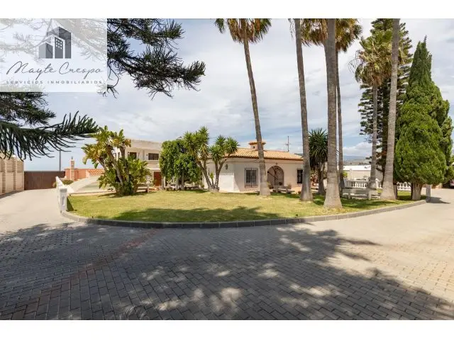 Villa de Lujo en Motril con Piscina y Arboles Frutales
