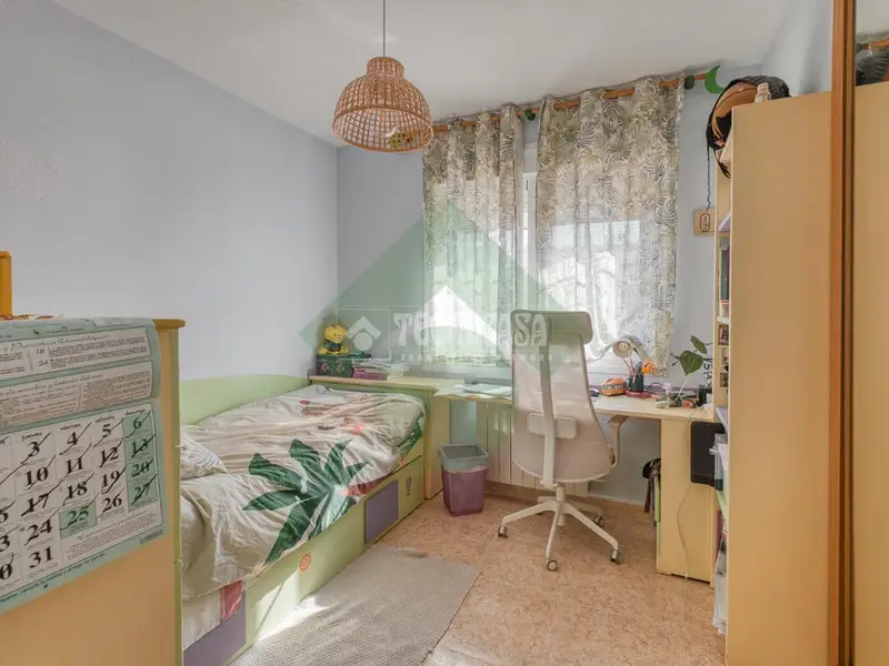Chalet Adosado en Aranjuez con 4 Dormitorios y Piscina
