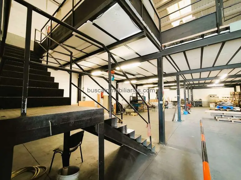 Nave Industrial 330m² Vitoria Gasteiz Tres Plantas