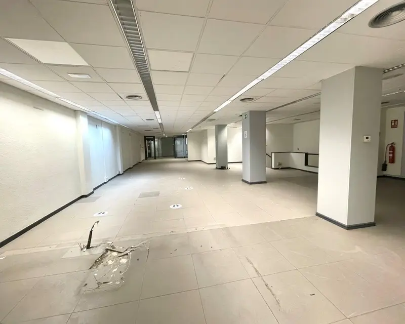 Local 810m2 Barcelona Calle Aragón