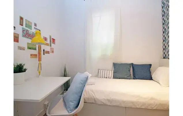 Habitaci
ro en apartamento de 8 dormitorios en Gracia, Barcelona