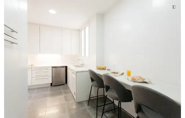 Alquiler piso 8 habitaciones Valencia estudiantes jóvenes