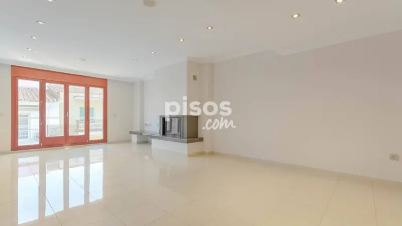 Casa en Vilafant cerca de Figueres y AVE 4 habitaciones Garaje para 10 coches