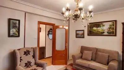 Piso en alquiler en Calle Montes del Sueve, Número 61