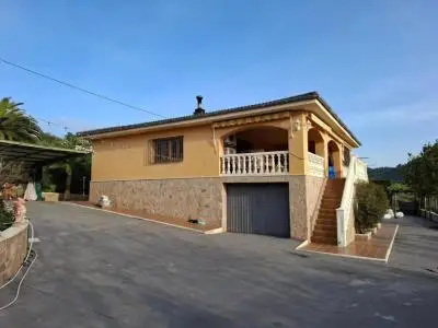 Chalet en Benillup con Piscina y Vistas Espectaculares