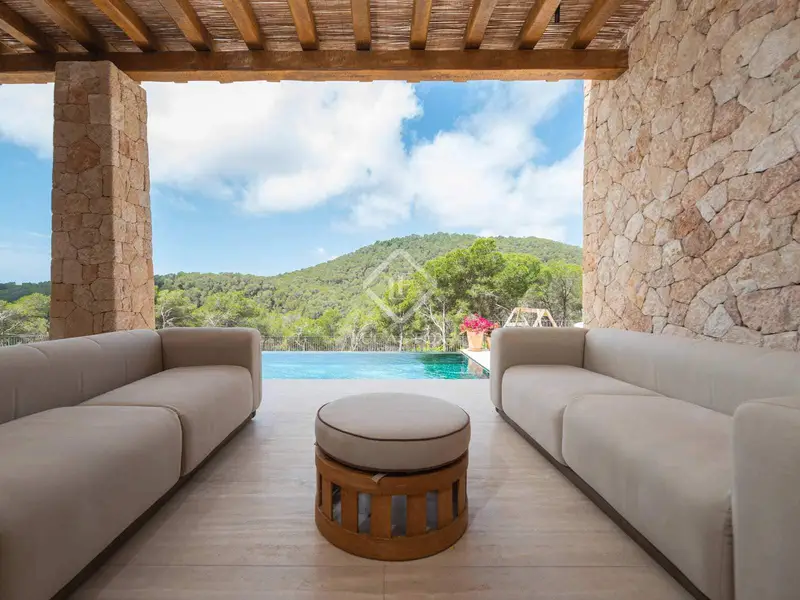 Chalet de Lujo en Venta en Ibiza 6 Habitaciones Piscina Climatizada