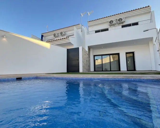 Villa en Venta San Pedro del Pinatar 3 Dormitorios Piscina Privada Cerca de la Playa
