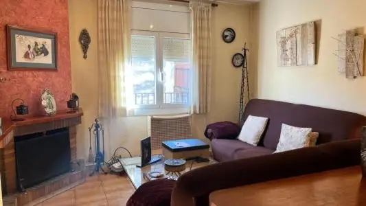 Casa con 2 Viviendas y Terreno en Blanes