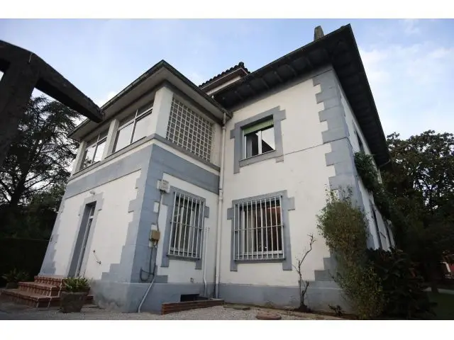 Chalet en Venta Torrelavega 4 Dormitorios Jardin 2 Garajes