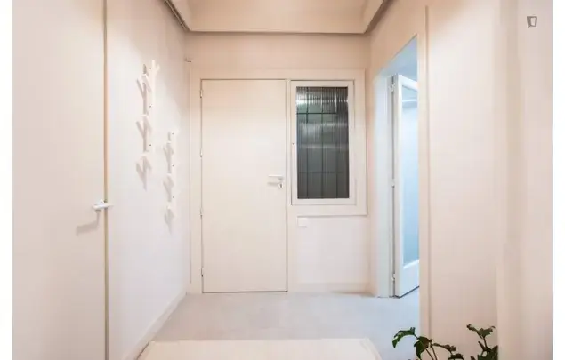 Rent 4 bedroom apartment in Barcelona