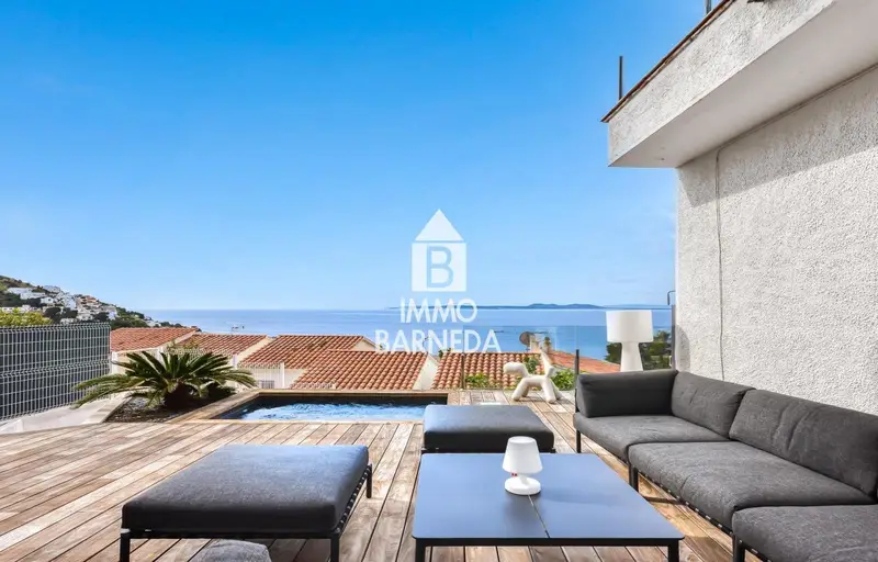 Chalet en Roses con Vistas al Mar y Piscina Jacuzzi