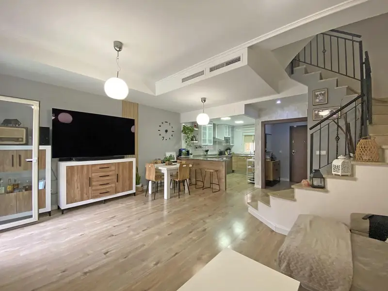 Chalet Adosado en Venta en Valencia