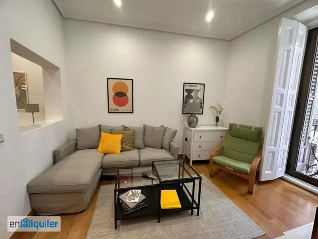 Piso en Tirso de Molina Madrid 2 dormitorios 2 balcones Amueblado
